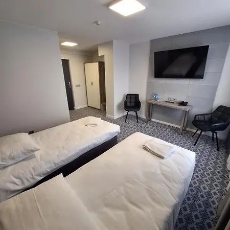 Gordon 2* Varšava