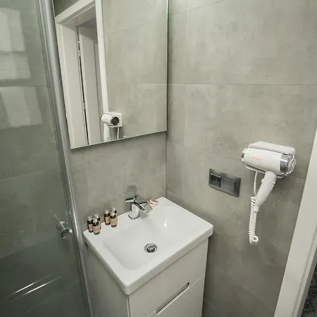 Gordon 2* Βαρσοβία